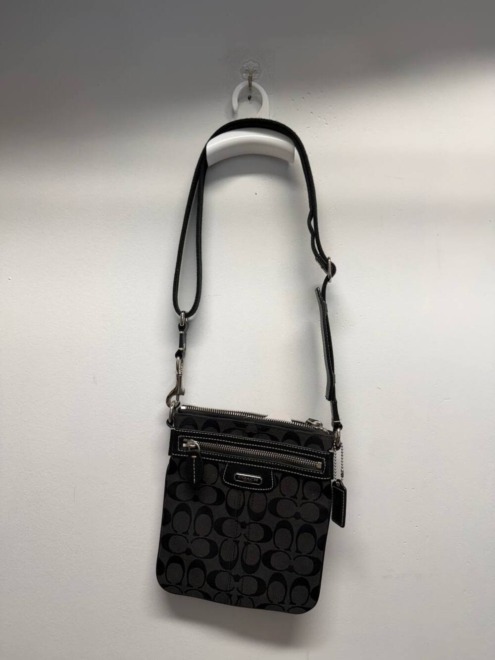 Coach Signature Crossbody Swingpack Bag